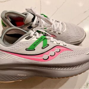 Saucony Guide 16 women’s size 9.5